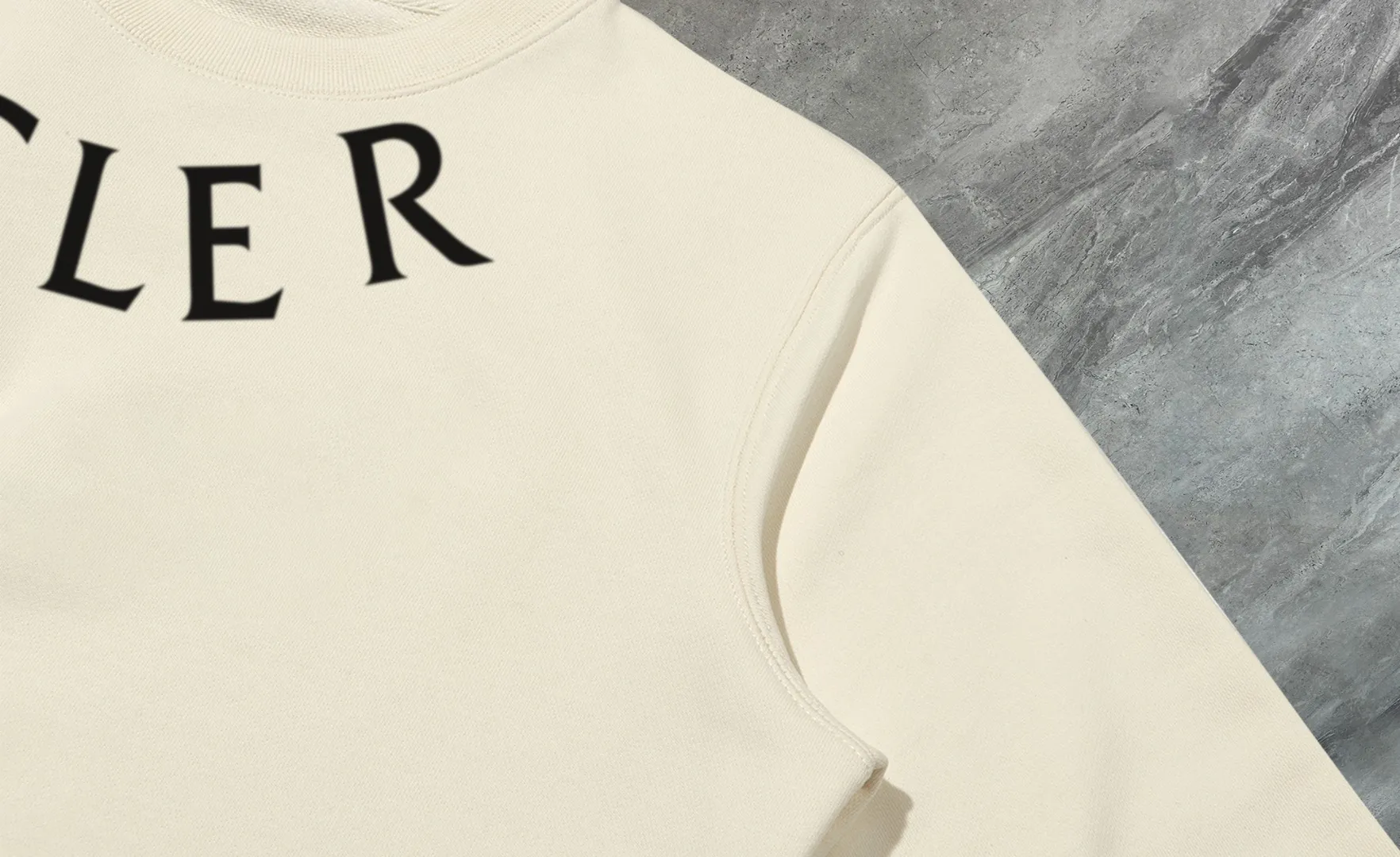 【 In Stock】 〖 𝐌𝐎𝐍𝐂𝐋𝐄𝐑~ 〗 440g ， 😎 ， ， Factory 2025 T ， ， Premium LOGO， Same Style ：Black White Size：S M L XL 2XL